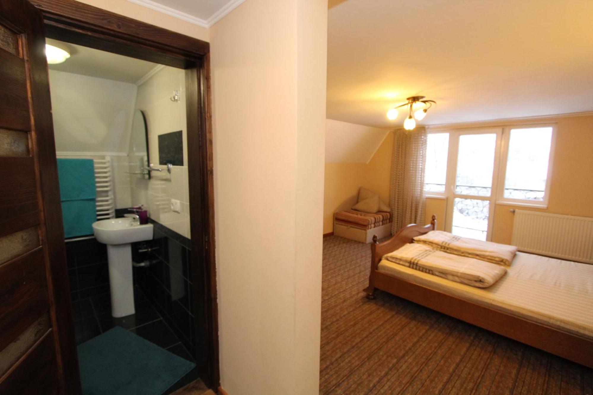 Затишний Міні-Готель "Rosky" Yasinya Room photo